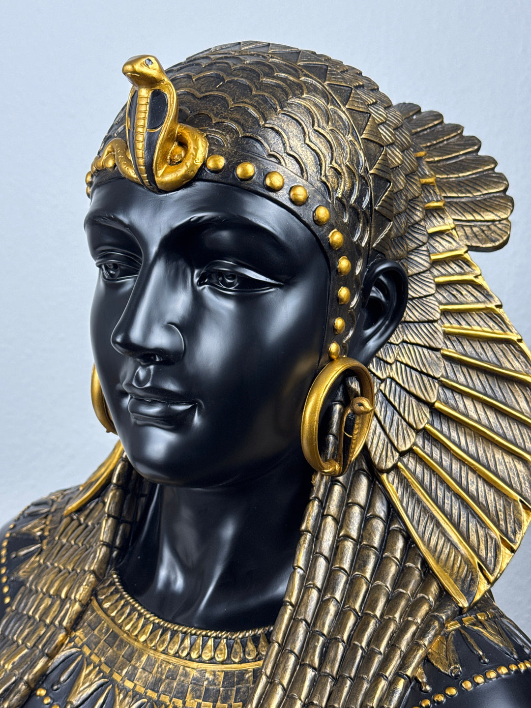 Kleopátra Mellszobor – Egyiptomi Királynő (Fekete-Arany)