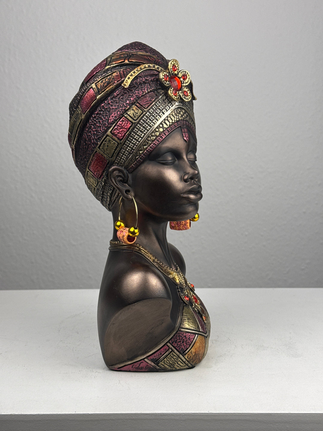 Afrikai Királynő Mellszobor Fejdísszel és Ékszerekkel (Bronz Hatású)