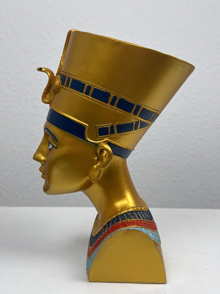 Nefertiti Mellszobor – A Nílus Királynője