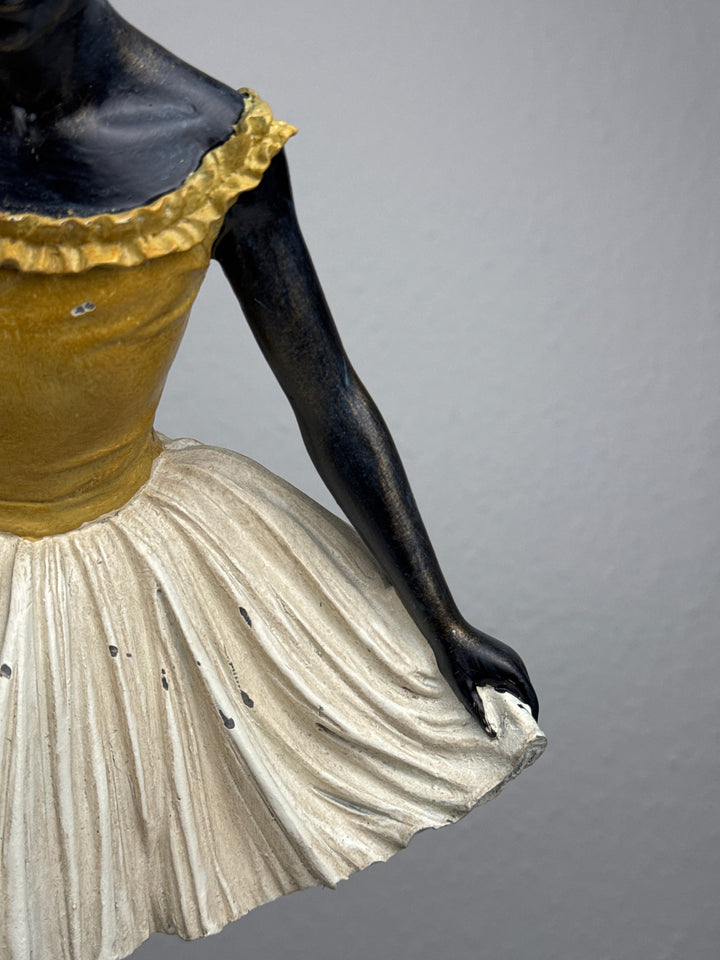 Kecses Balerina Szobor (Degas táncosnő)