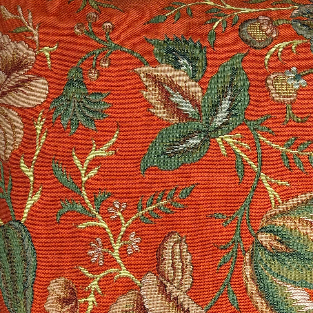 Narancssárga párnahuzat bazsarózsa mintával, botanikai design a Toile de Jouy Múzeumból (jacquard szövés)