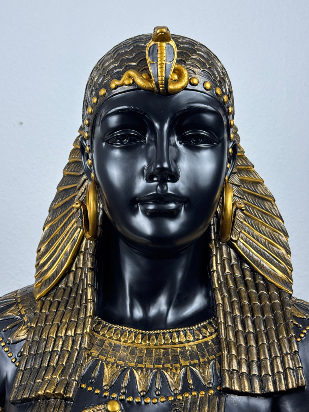 Kleopátra Mellszobor – Egyiptomi Királynő (Fekete-Arany)