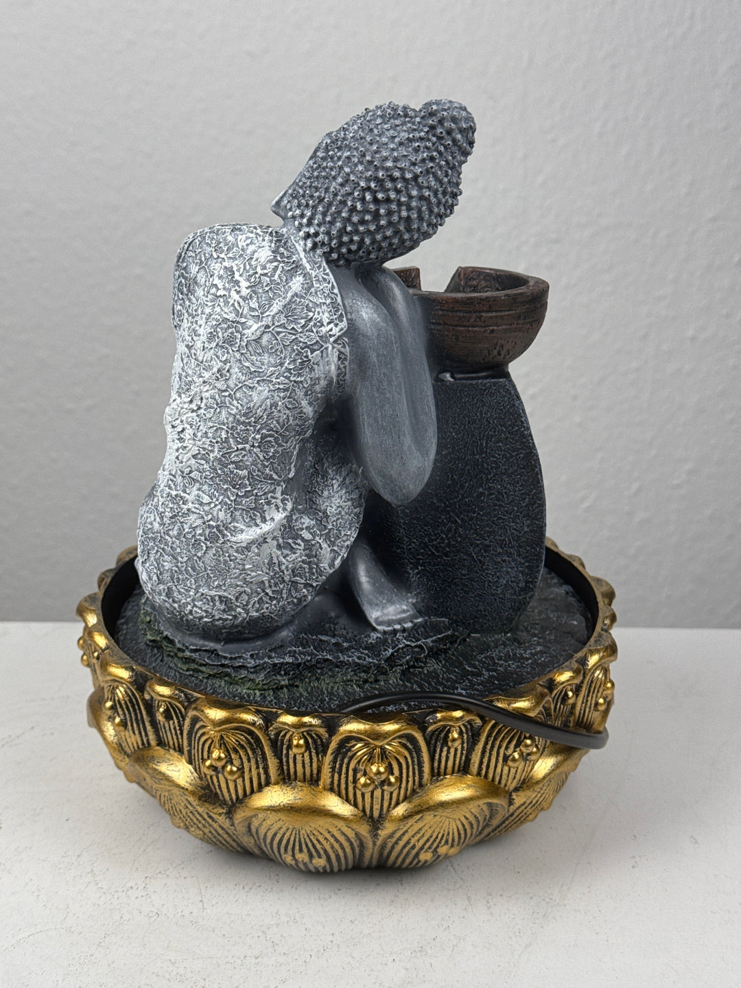 Buddha Beltéri Szökőkút – Zen Nyugalom Fénnyel és Vízzel