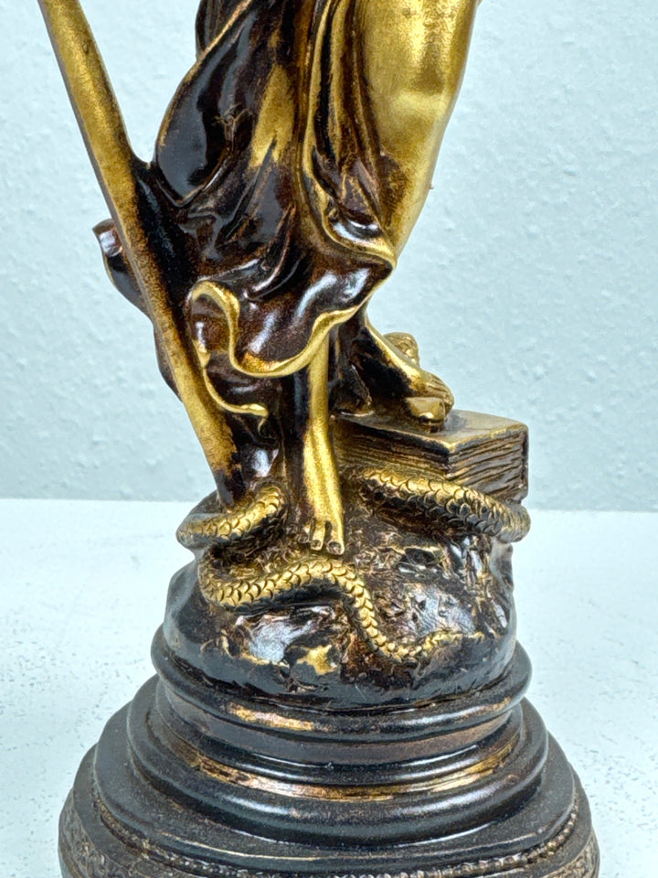 Justitia Szobor – A Törvény és Igazságosság Jelképe (Kicsi, antikolt bronz hatású)