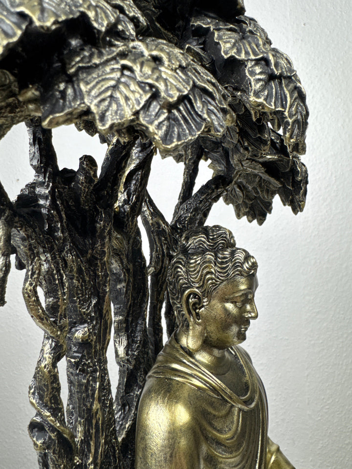 Buddha Szobor a Bodhi-Fa Alatt (Bronz Hatású)
