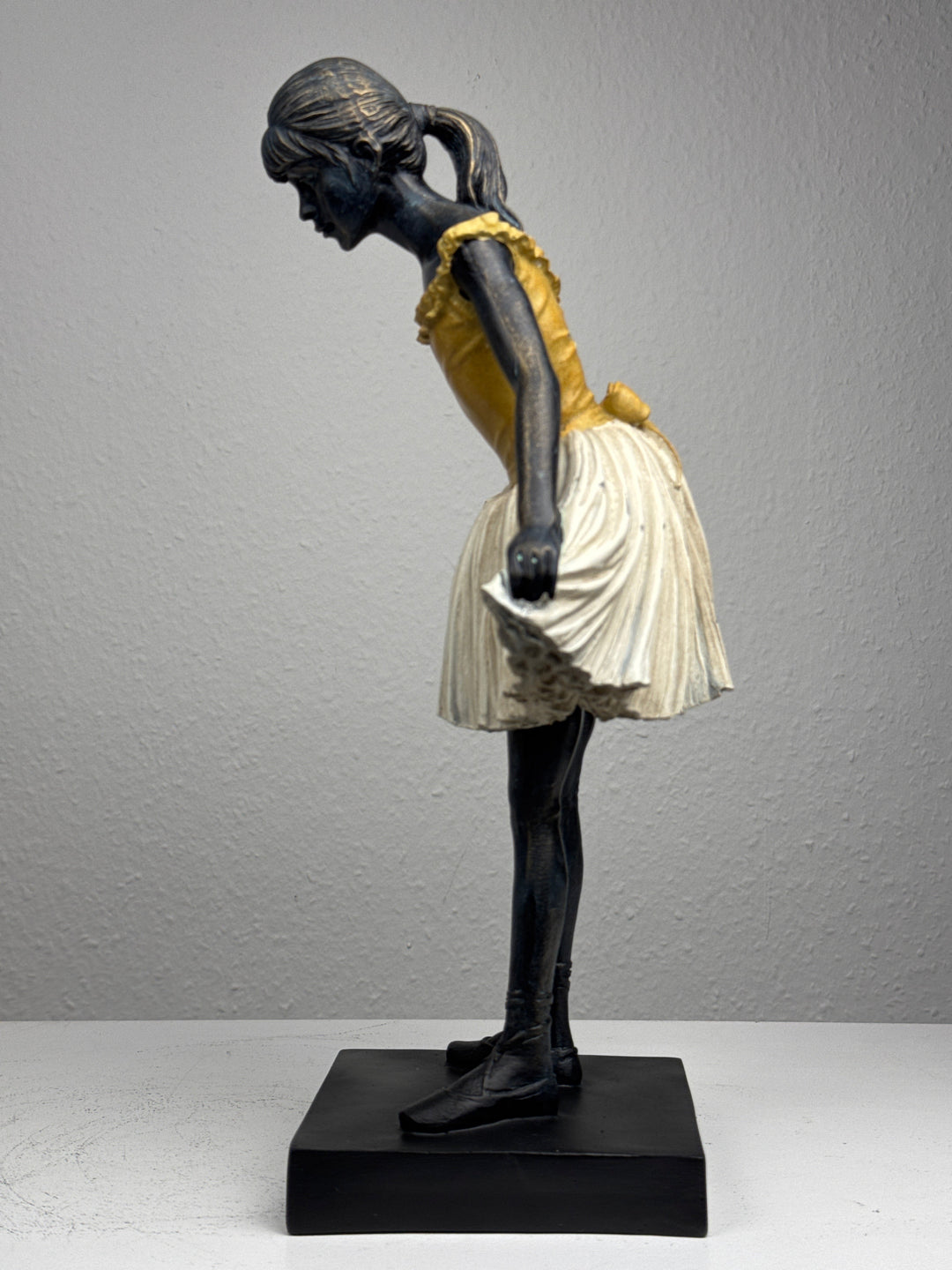 Kecses Balerina Szobor (Degas táncosnő)