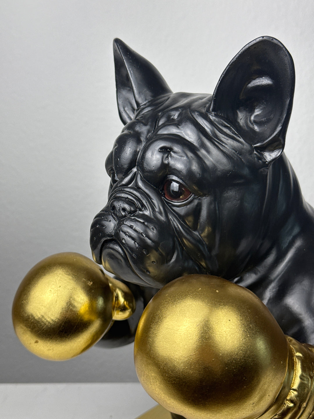 Boxoló Bulldog Szobor (Fekete-Arany Pop Art)