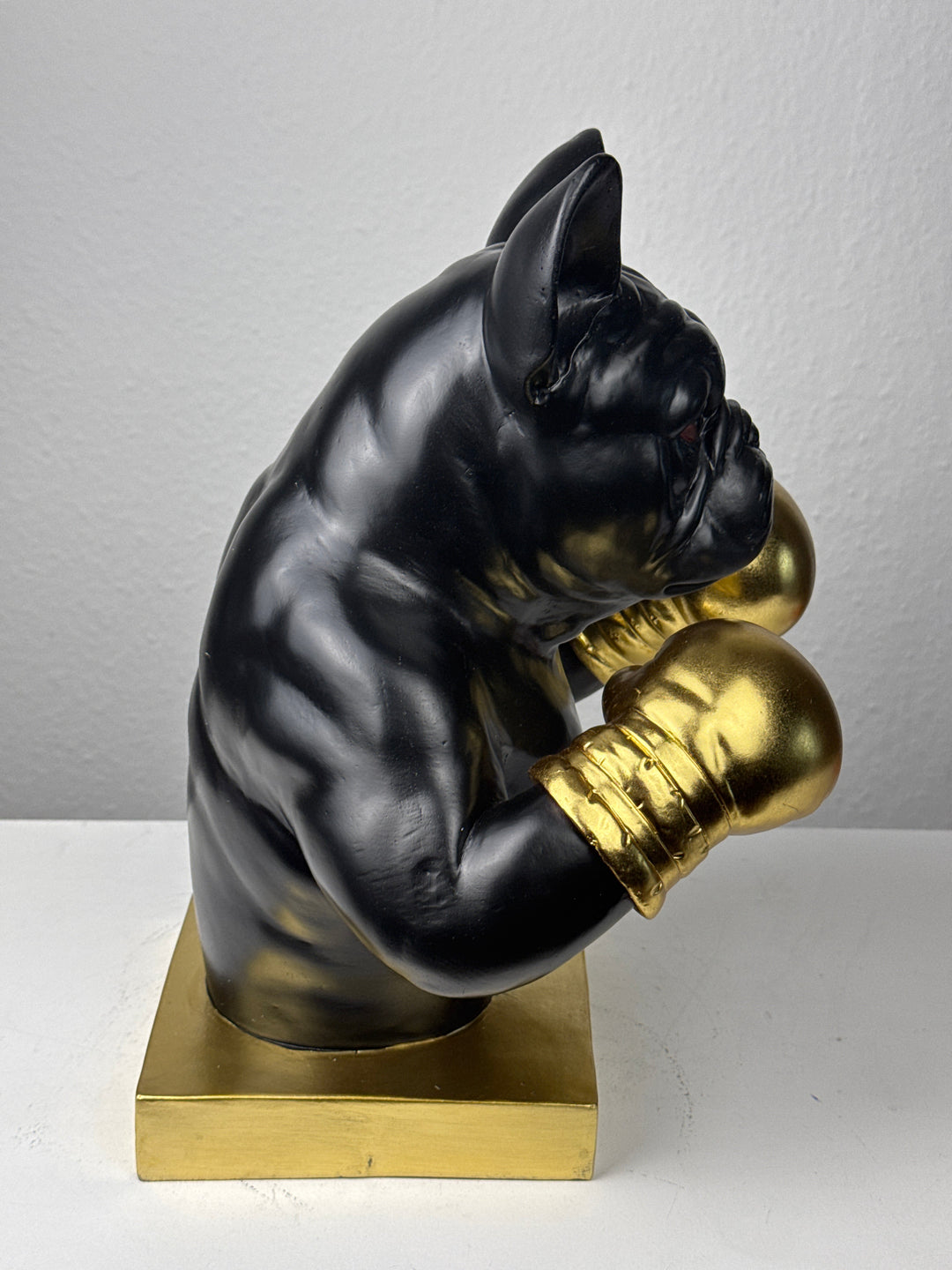 Boxoló Bulldog Szobor (Fekete-Arany Pop Art)