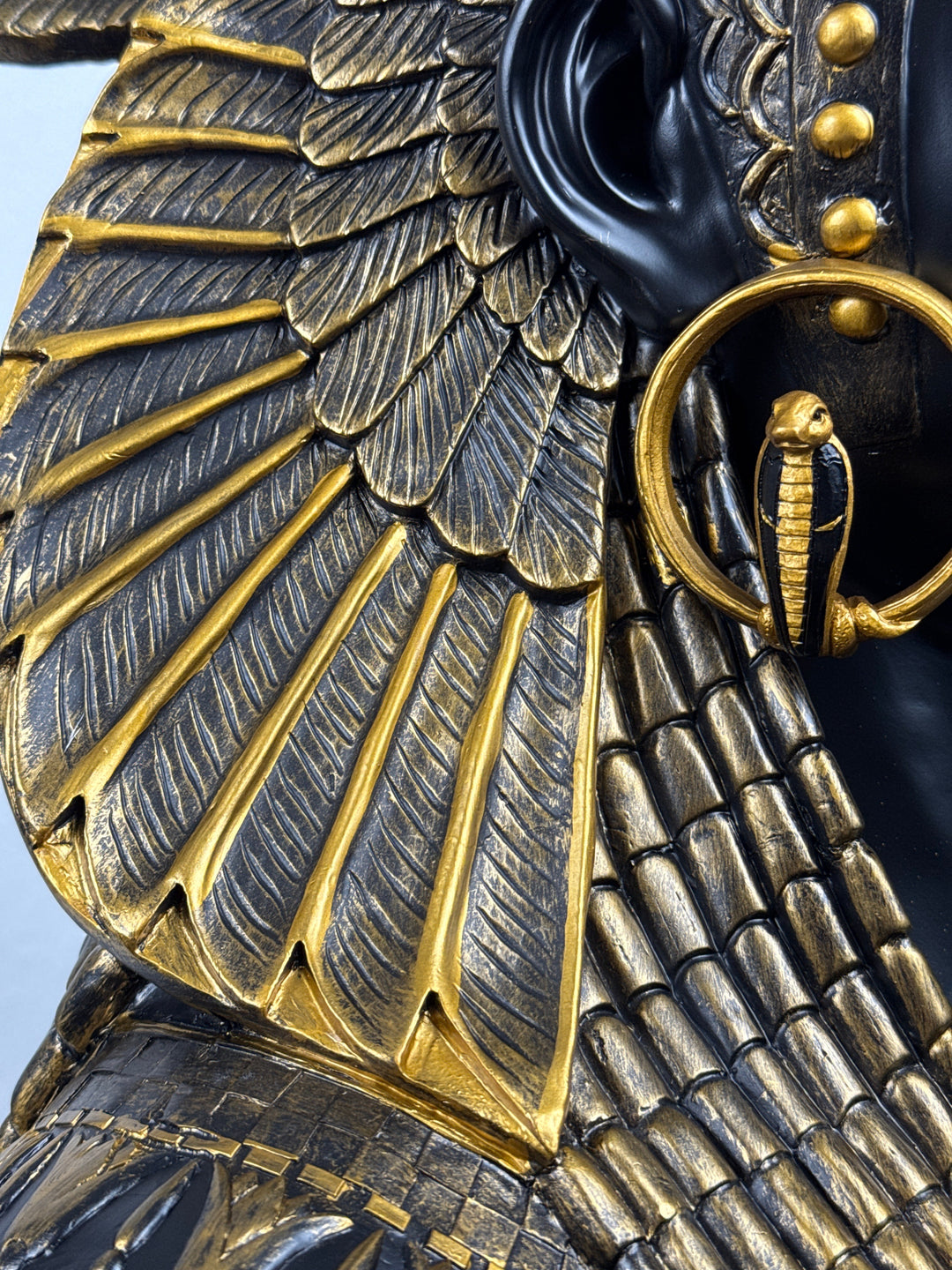 Kleopátra Mellszobor – Egyiptomi Királynő (Fekete-Arany)