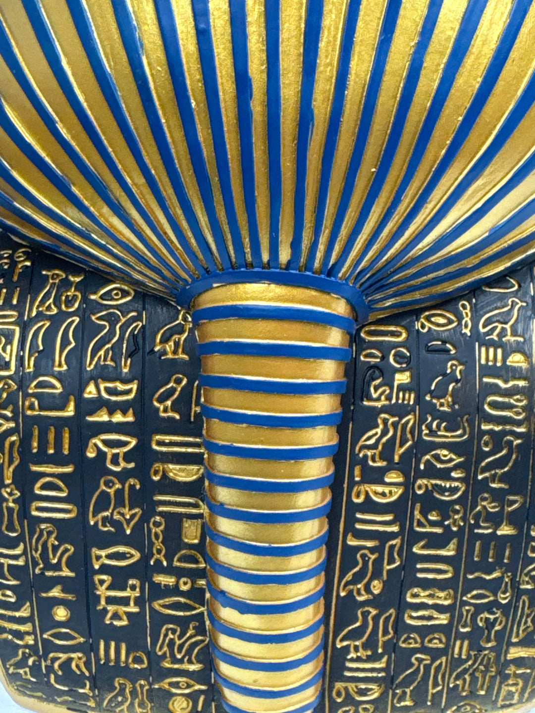 Tutanhamon Mellszobor – Egyiptomi Fáraó