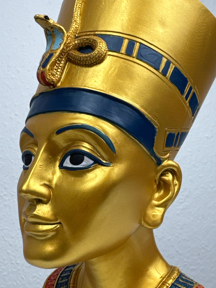 Nefertiti Mellszobor – A Nílus Királynője