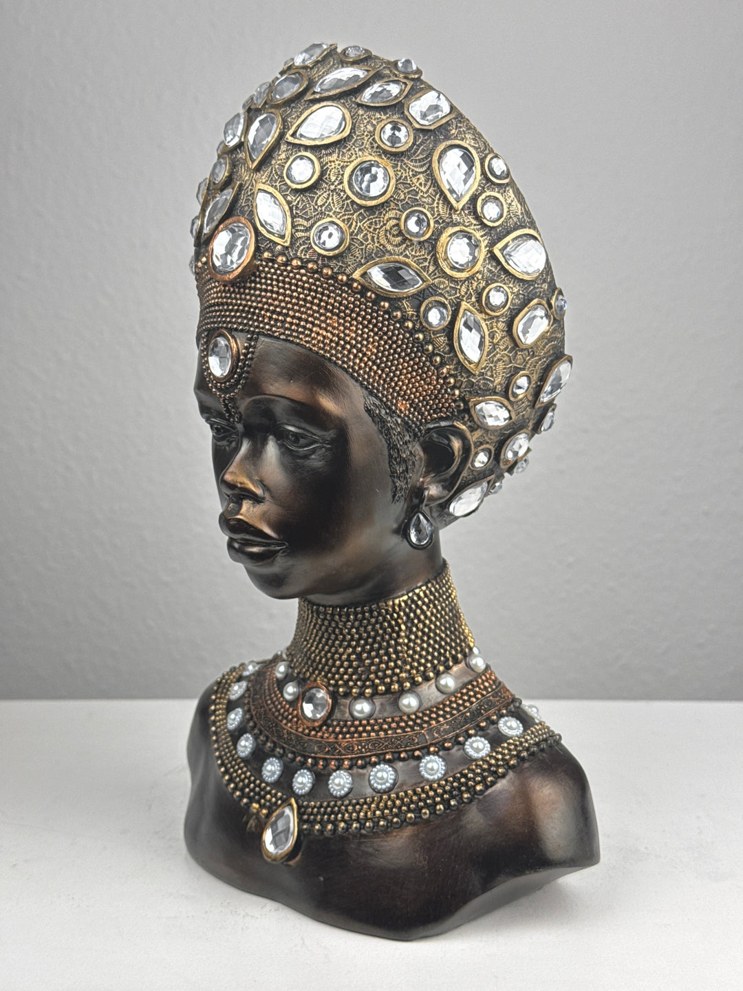 Fenséges Afrikai Királynő Mellszobor (Bronz Hatású)