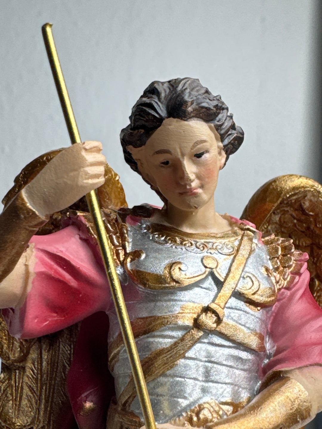 Szent Mihály Arkangyal Szobor – A Gonosz Legyőzője