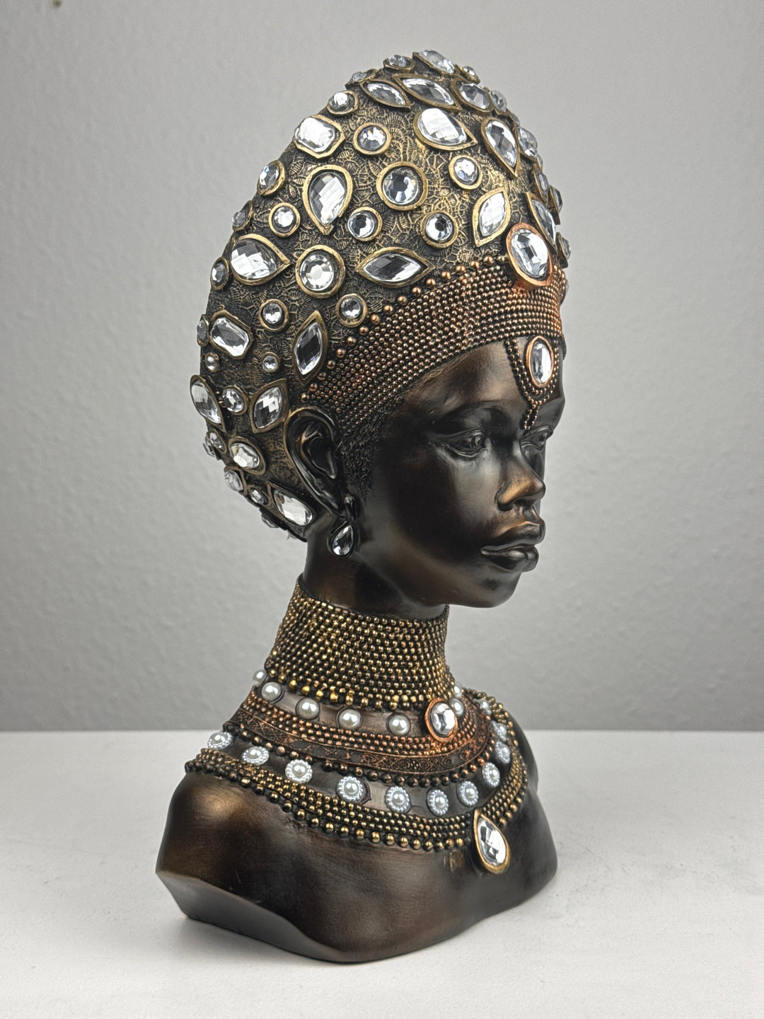 Fenséges Afrikai Királynő Mellszobor (Bronz Hatású)