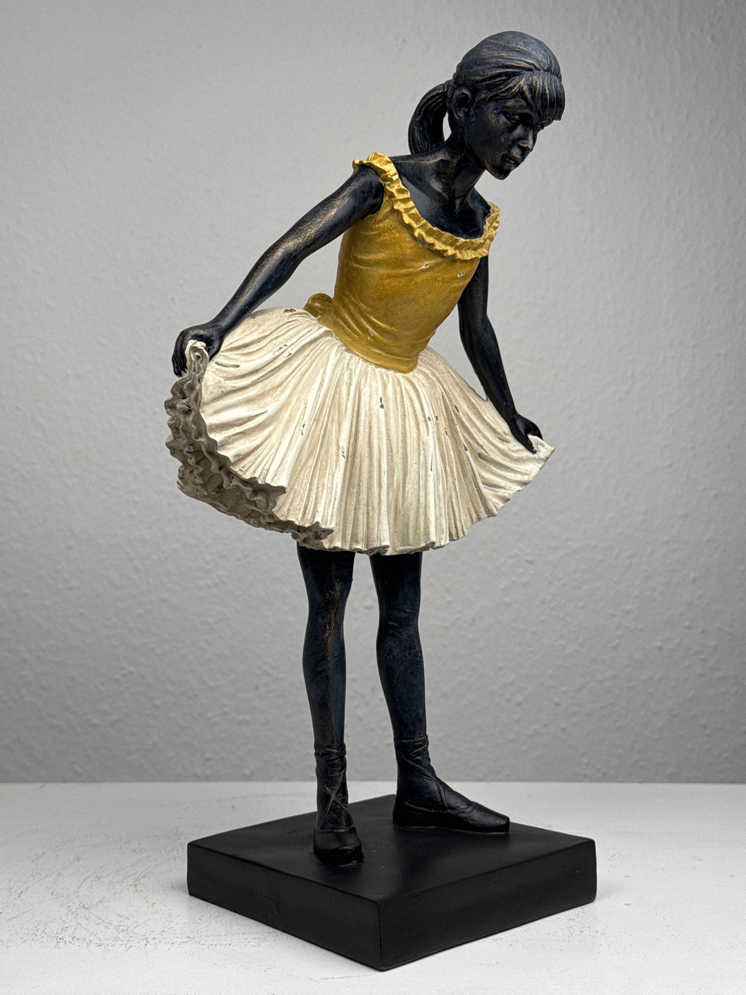 Kecses Balerina Szobor (Degas táncosnő)