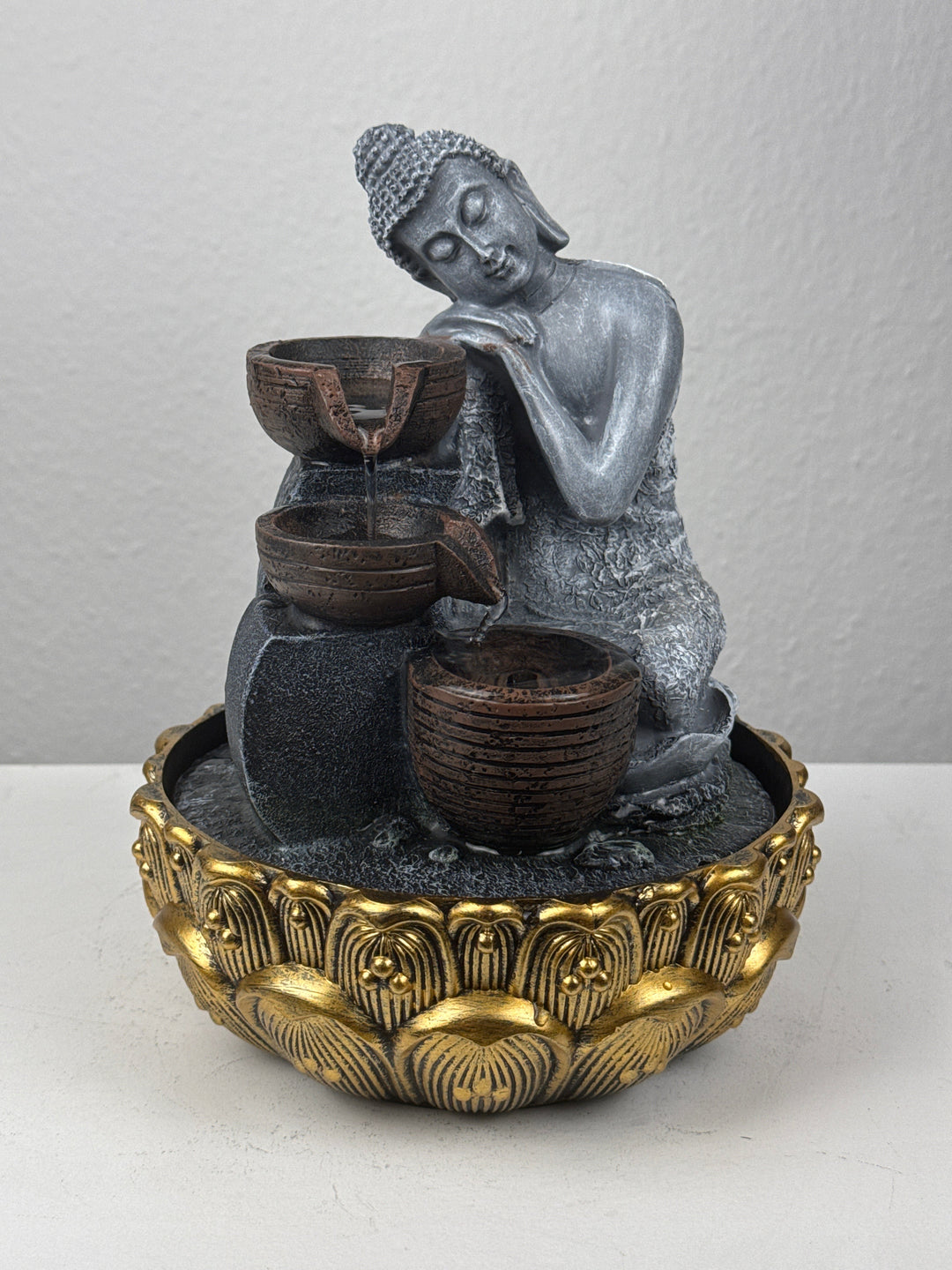 Buddha Beltéri Szökőkút – Zen Nyugalom Fénnyel és Vízzel