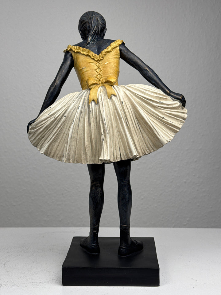 Kecses Balerina Szobor (Degas táncosnő)