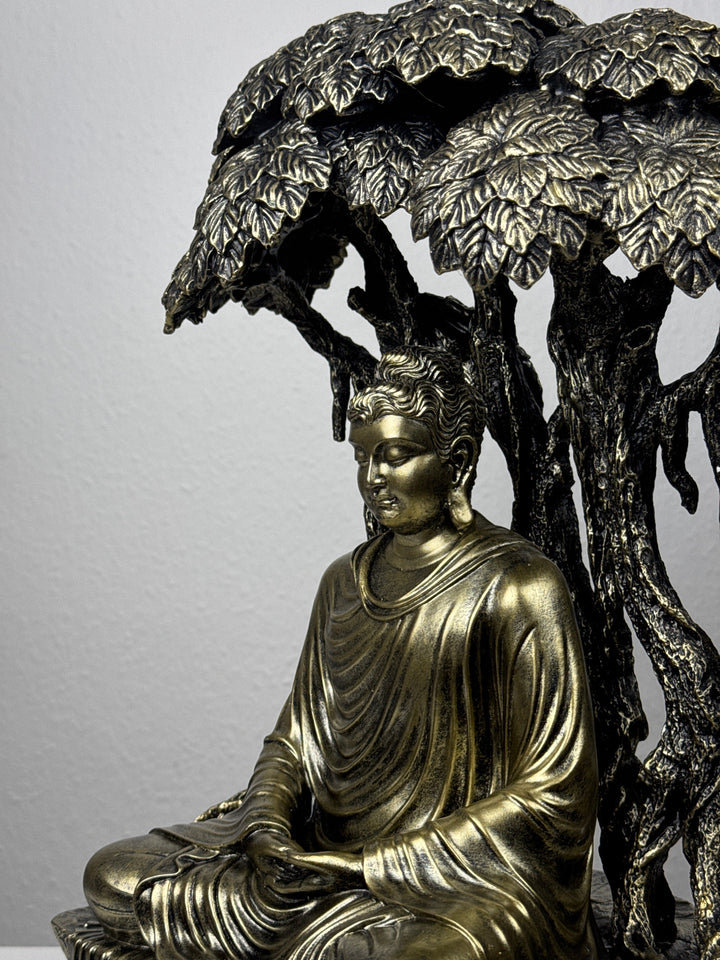 Buddha Szobor a Bodhi-Fa Alatt (Bronz Hatású)