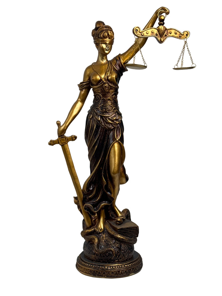 Justitia Szobor – A Törvény és Igazságosság Jelképe (Nagy, antikolt bronz hatású)