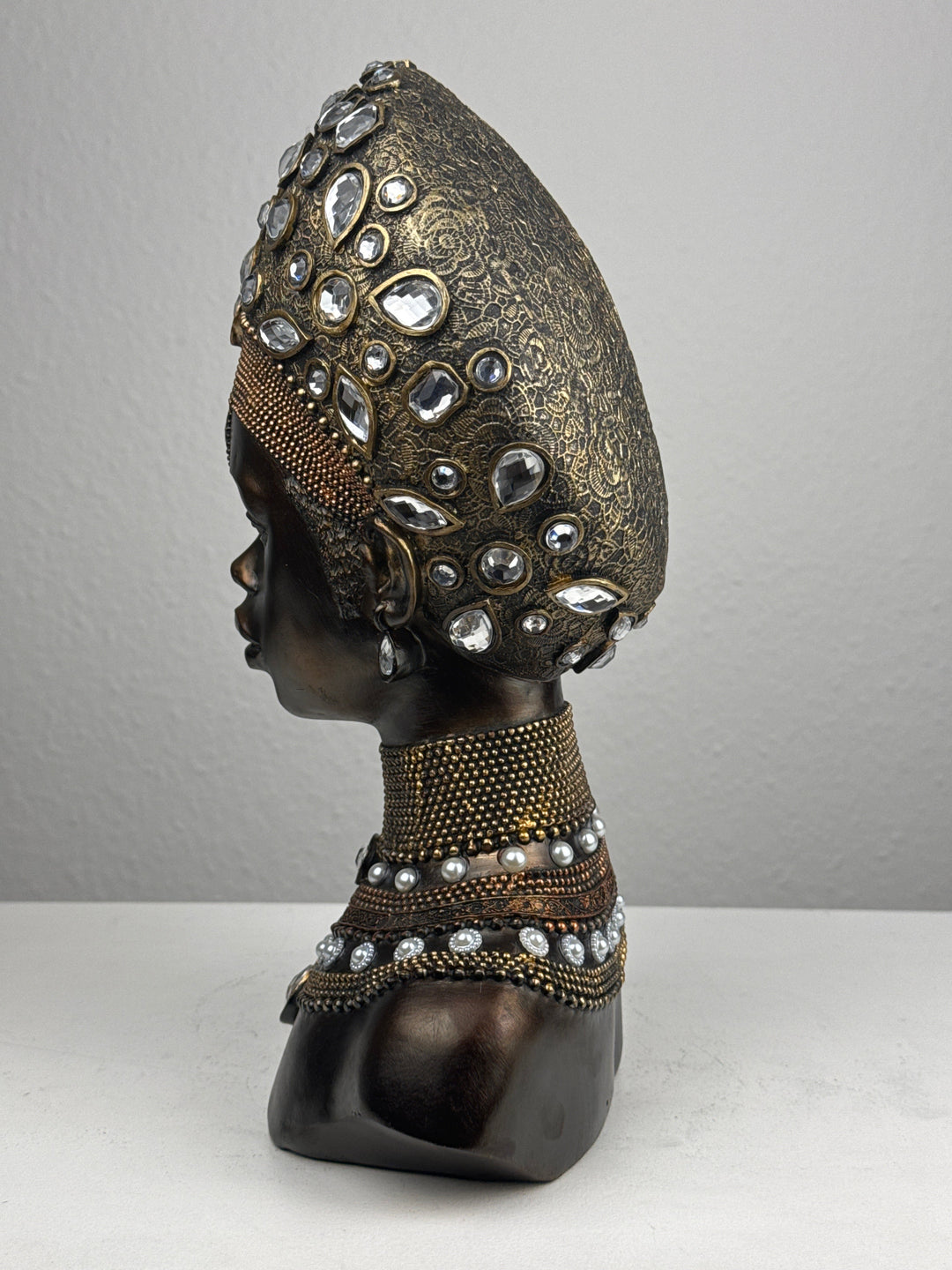 Fenséges Afrikai Királynő Mellszobor (Bronz Hatású)