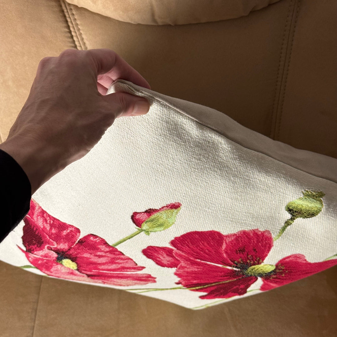 Fehér párnahuzat piros virágokkal, pipacsok (jacquard szövés)