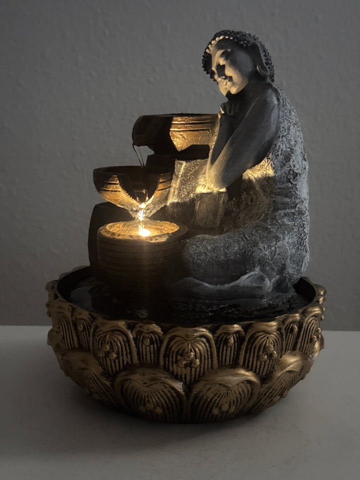 Buddha Beltéri Szökőkút – Zen Nyugalom Fénnyel és Vízzel