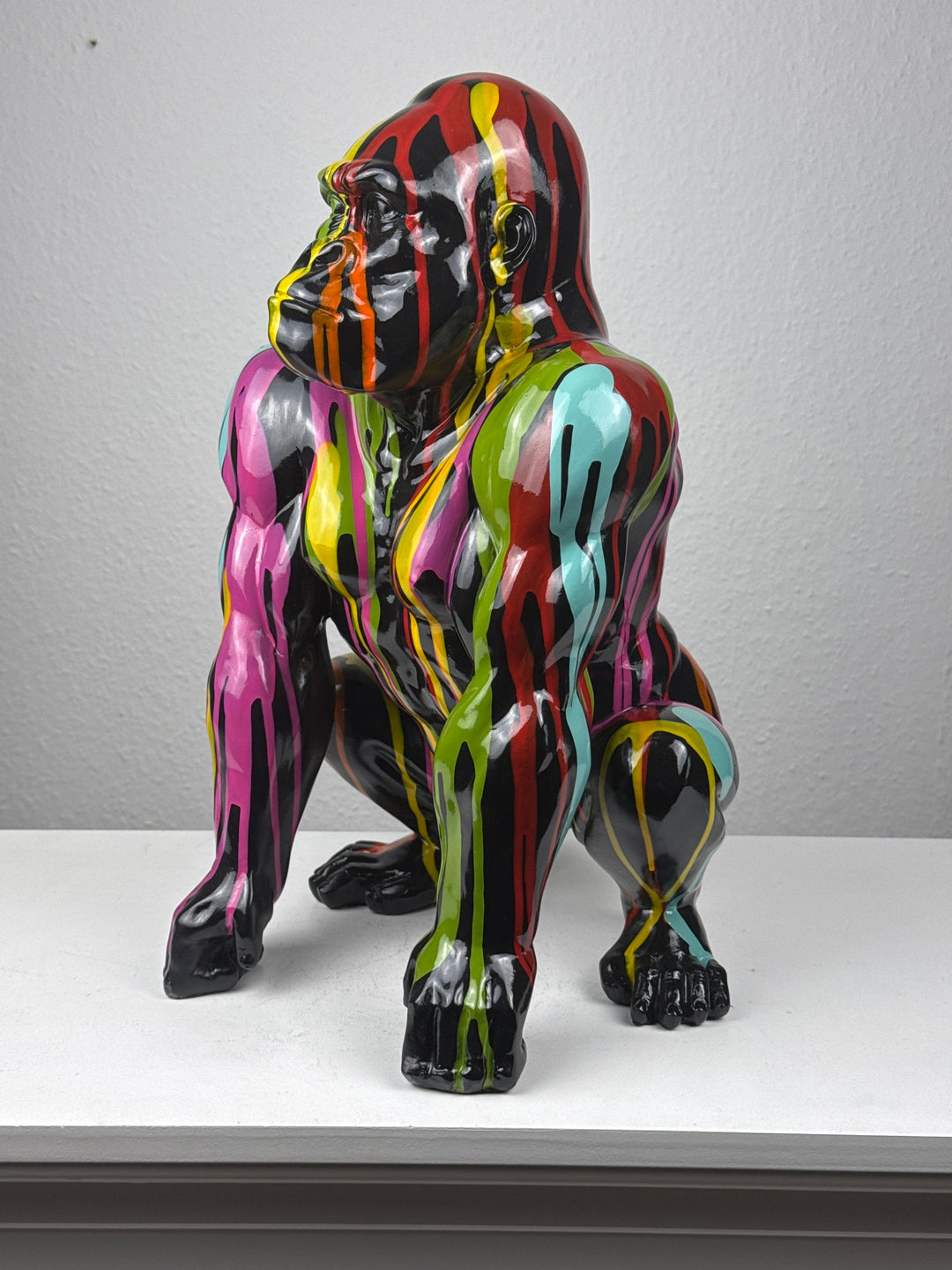 Pop Art Gorilla Szobor (Festékfoltos Modern Stílus)