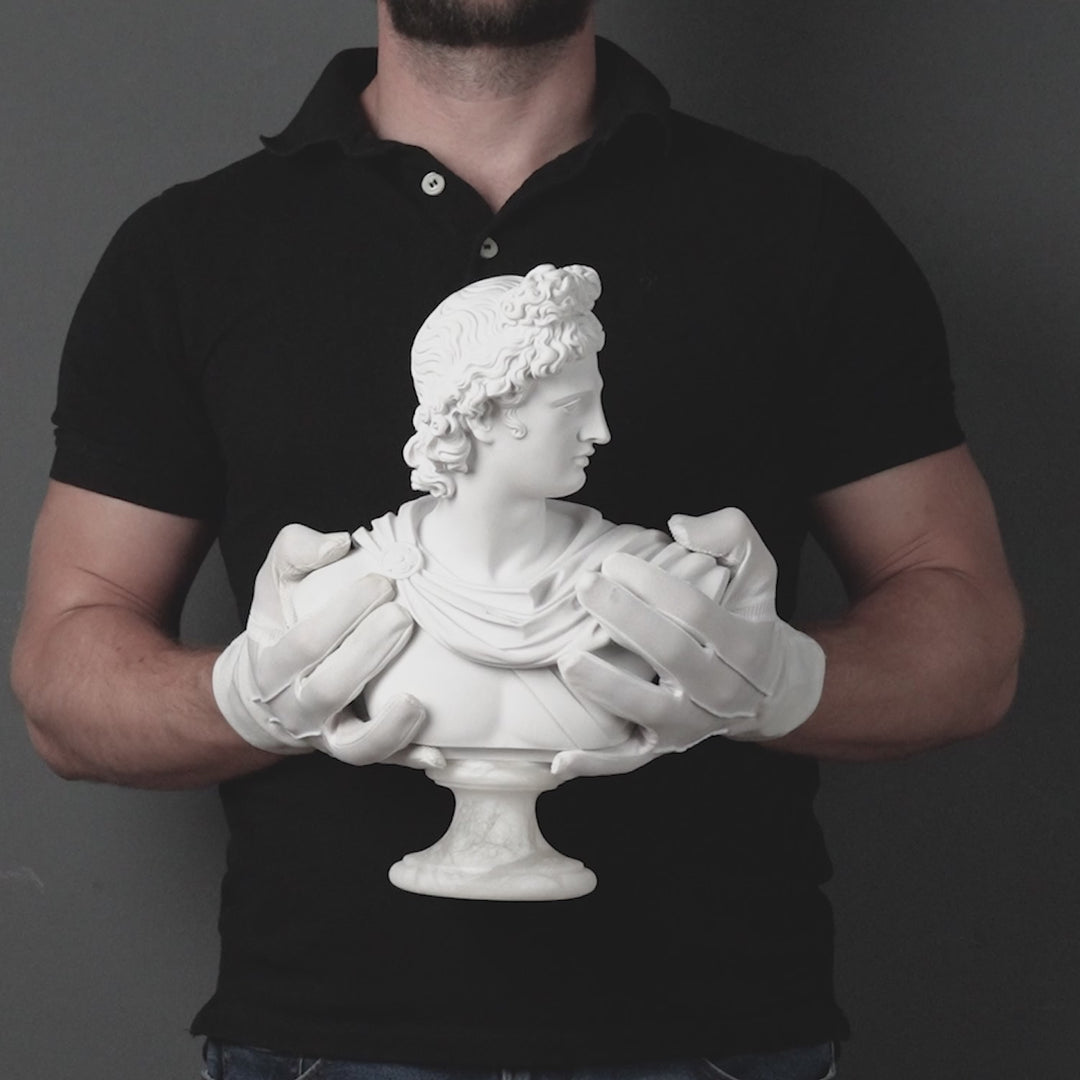 Apollo mellszobor