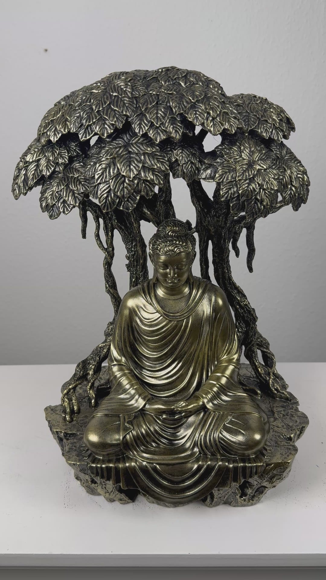 Buddha Szobor a Bodhi-Fa Alatt (Bronz Hatású)