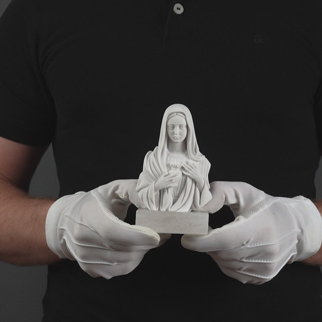 Mária Szeplőtelen Szíve mellszobor (Madonna delle Lacrime dombormű)