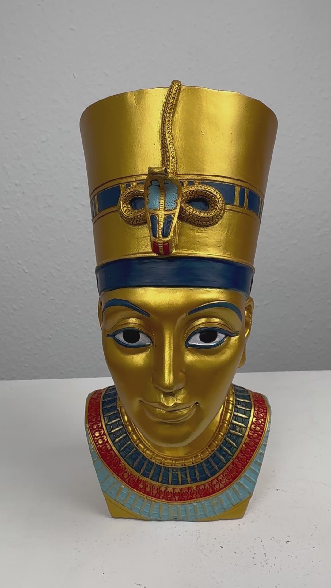 Nefertiti Mellszobor – A Nílus Királynője