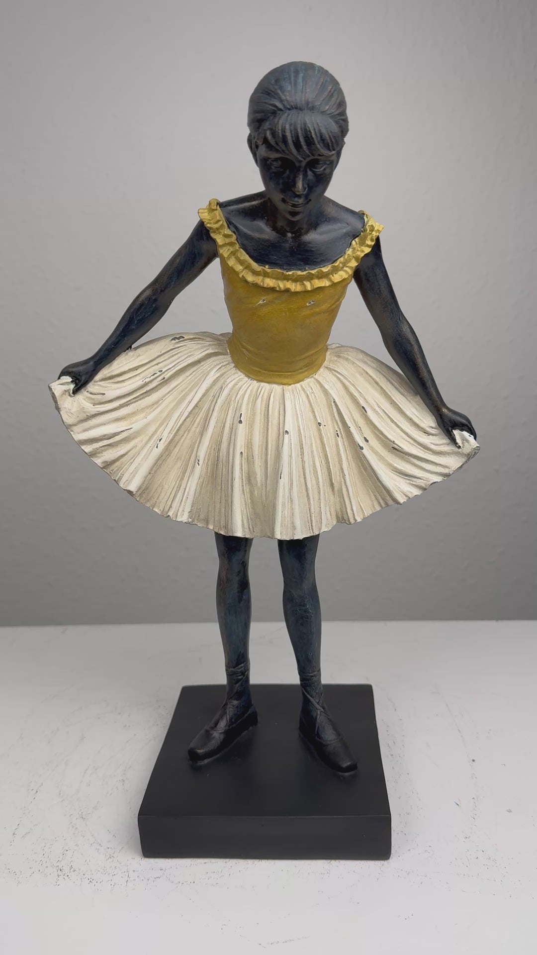 Kecses Balerina Szobor (Degas táncosnő)