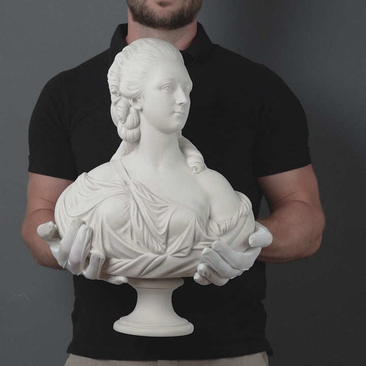 Madame du Barry mellszobor