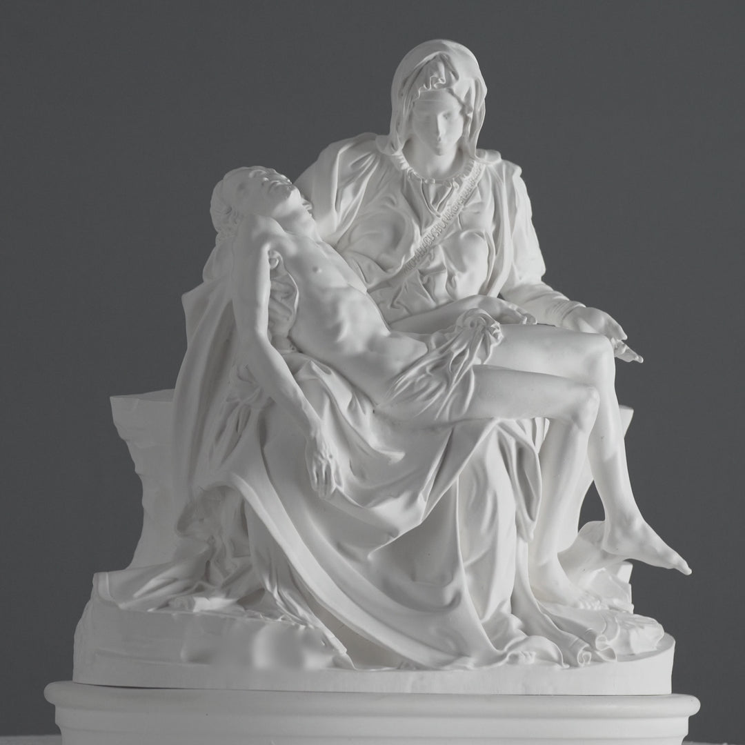 Michelangelo Pietà – Fehér szobor (Vatikáni Múzeum)