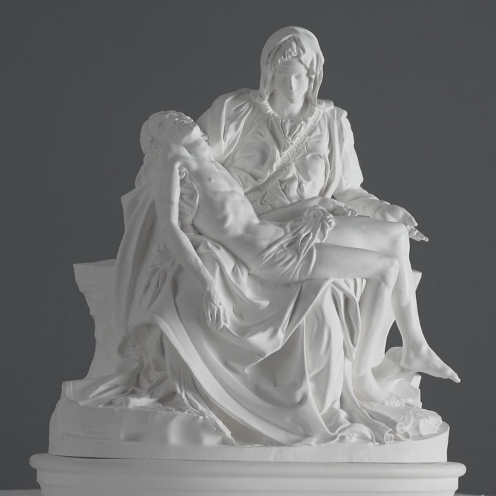 Michelangelo Pietà – Fehér szobor (Vatikáni Múzeum)