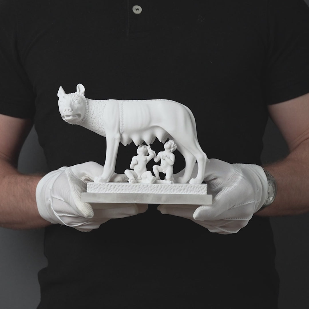 Capitoliumi farkas szobor - Romulus és Remus a nőstényfarkassal