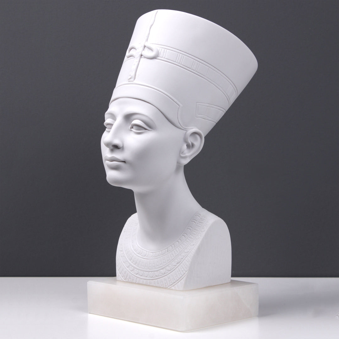 Nefertiti mellszobor