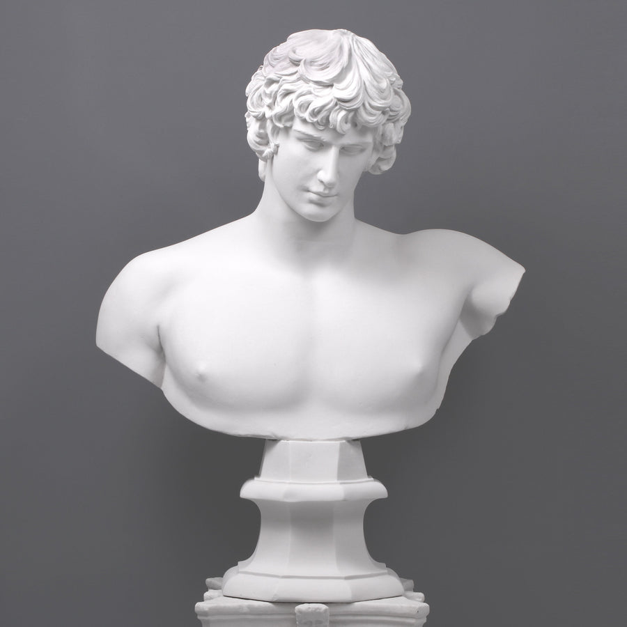 Antinous mellszobor