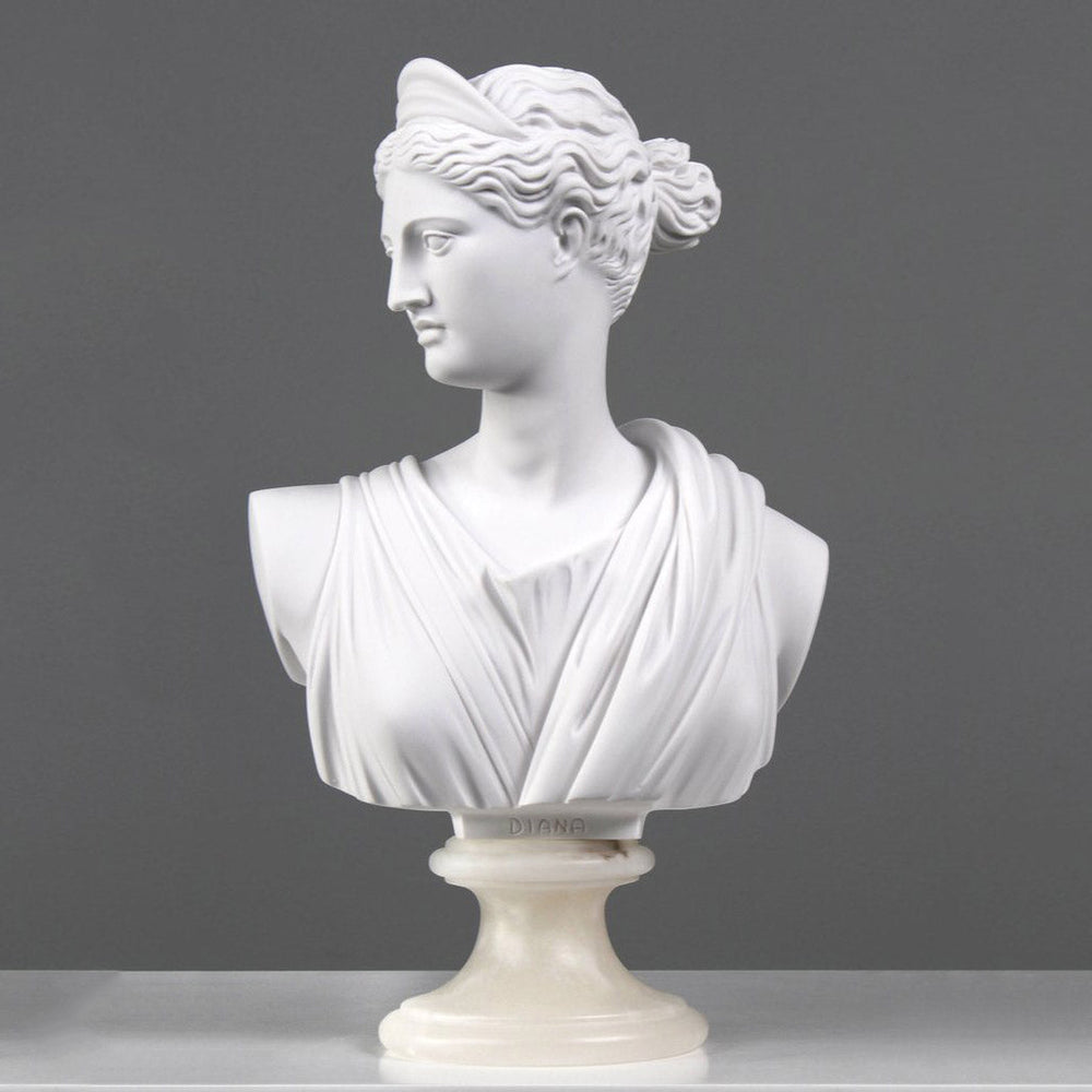 Diana mellszobor