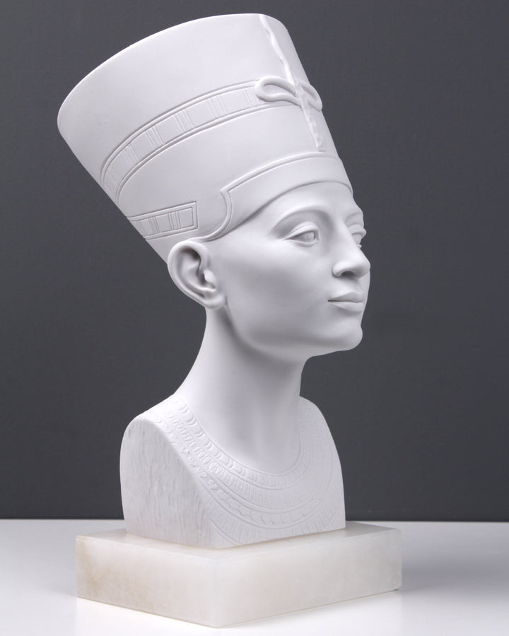 Nefertiti mellszobor