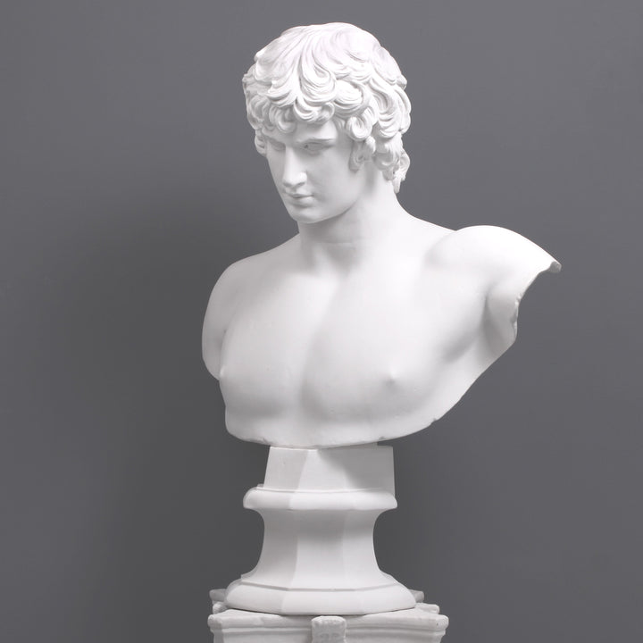 Antinous mellszobor